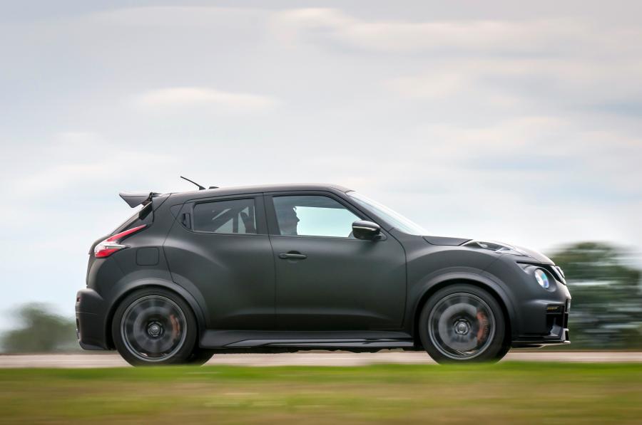  Nissan Juke-R 2.0 Concept 2015 года  (фото 16 из 41)